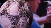 شاهد: الكرة التي أدخلت دييغو مارادونا التاريخ تباعُ في مزادٍ علني