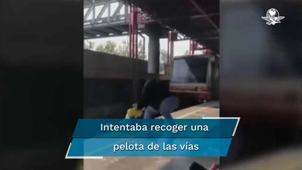 ¡Casi se lo lleva el tren! Hombre arriesga su vida por una pelota en Metro Tepalcates