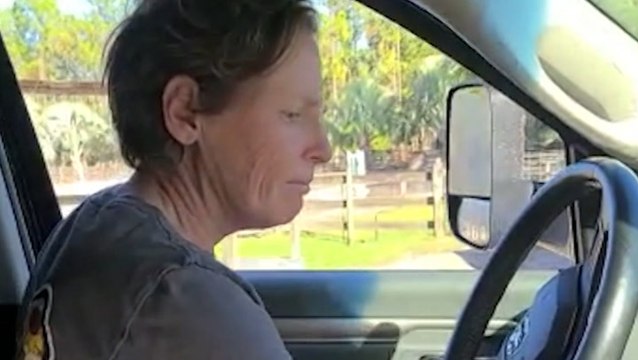 Delivery driver goes above and beyond to help Hurricane Ian survivor
