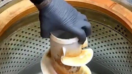 How the insides of washing machines are deep cleaned