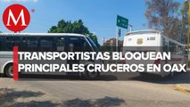 En Oaxaca, transportistas realizan bloqueos pidiendo un aumento de tarifa