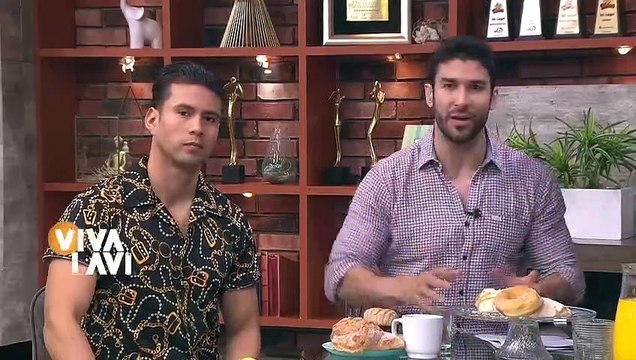 Tunden a jóvenes por no cederle el asiento a mujer con bebé en brazos