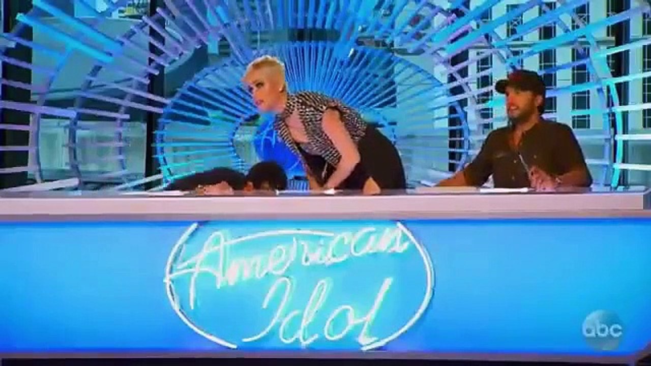 The Joel McHale Show with Joel McHale - Se1 - Ep06 - The Ignored Handshake HD Watch HD Deutsch