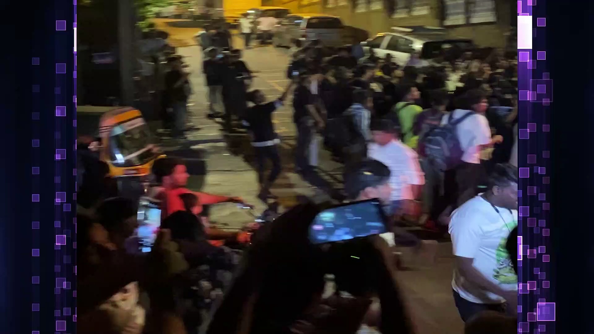 ৫৭-তে পা দিলেন বাদশা, আজ শাহরুখ খান-এর জন্মদিন, মায়ানগরীতে যেন উৎসব!