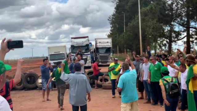 Brezilya'da Bolsonaro yanlısı kamyoncular yolları kapattı