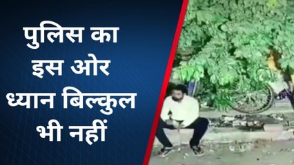 वायरल: कनपुरिया दबंगई के बाद देखिये नशेबाजों का वीडियो, बीच सड़क बना शराब का अड्डा