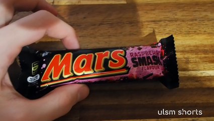 Trying a Raspberry Smash Flavour Mars Bar