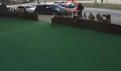 12 YAŞINDAKİ ŞEYMA'YI, ALTINDA KALDIĞI OTOMOBİLİ KALDIRARAK KURTARDILAR