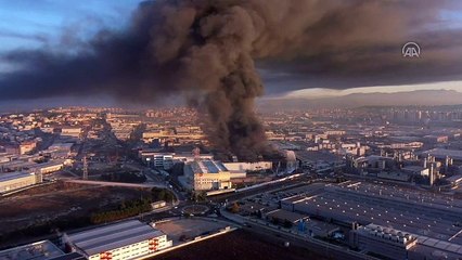 Bursa'da yanan tekstil fabrikasından çıkan duman kenti kapladı