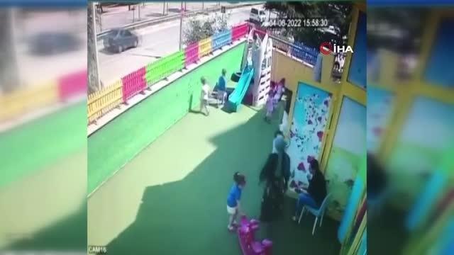 Kreşte ölümden döndü... Küçük kızın kaydıraktan düştüğü anlar kamerada