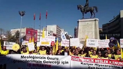 Öğretmenler iş bıraktı: 0 itibara 0 tolerans
