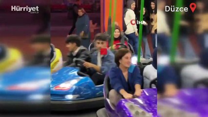 Çarpışan arabaları seyreden zihinsel engelli Osman Zengin'in mutluluğu yürekleri ısıttı