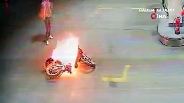 Akaryakıt istasyonunda korku dolu anlar! Böyle alev aldı