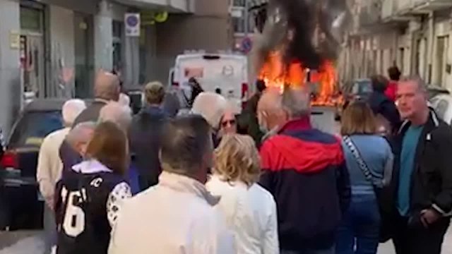 Assalto a un portavalori nel centro di Barletta: auto in fiamme