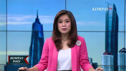 Nekat! Seorang Tunawisma Ceburkan Diri ke Kali Ciliwung untuk Hindari Razia