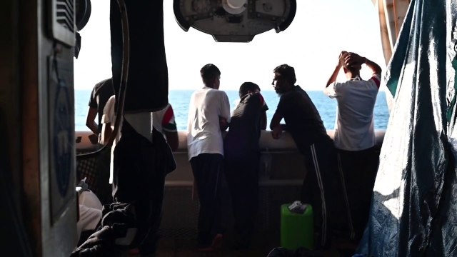 Nave Geo Barents con 572 migranti chiede un porto sicuro per lo sbarco