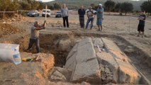 2 bin 400 yıllık oda mezara ilgi korkuttu, tarihi mezar yeniden toprağa gömüldü