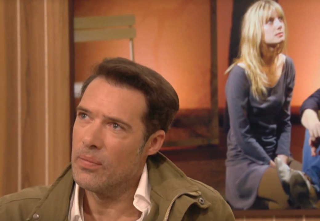 "Elle m'a sorti du chemin vers l'ivrognerie" : les mots forts de Nicolas Bedos pour Mélanie Laurent, avec qui il est brouillé