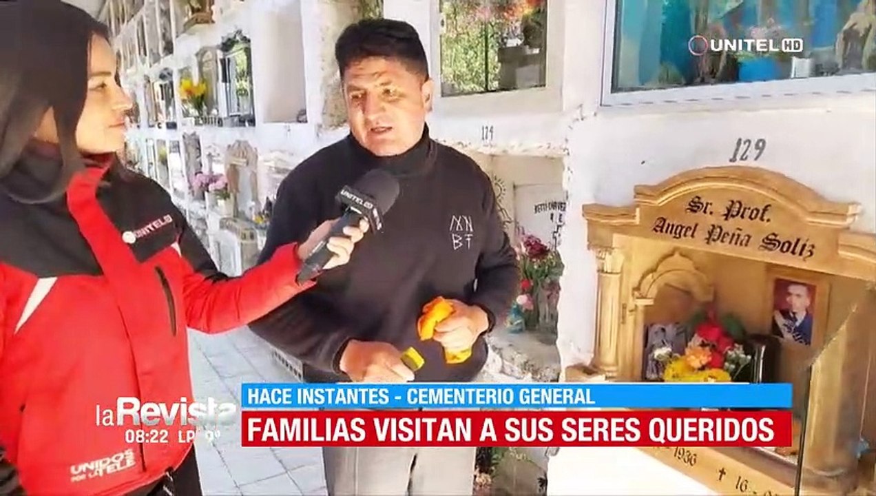 Entre rezos y flores, familias cochabambinas despiden a sus seres queridos en los cementerios