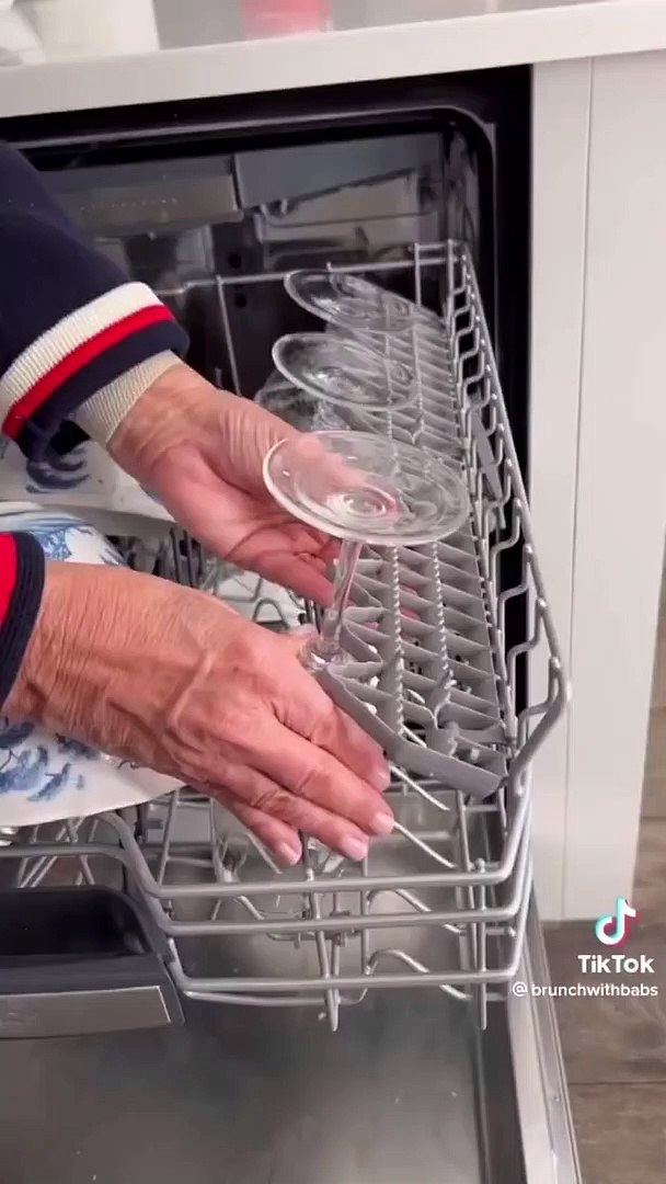 Réglage du panier supérieur dans un lave-vaisselle - Vidéo Dailymotion