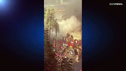 Proteste in Iran: Sicherheitskräfte setzen Tränengas ein