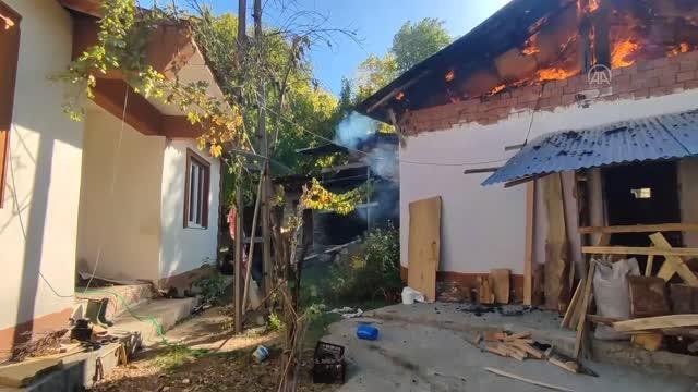 Yangın sonucu bir evin tandırı ve çatısında hasar oluştu