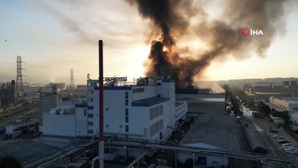 Bursa'da tekstil fabrikasındaki yangında dumanlar gökyüzünü kapladı