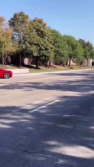 Elle s'emballe un peu trop au volant de sa Ferrari 458... pafff