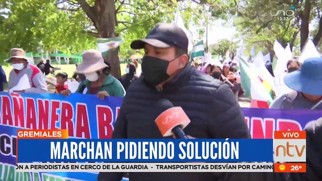 Gremiales marchan exigiendo diálogo