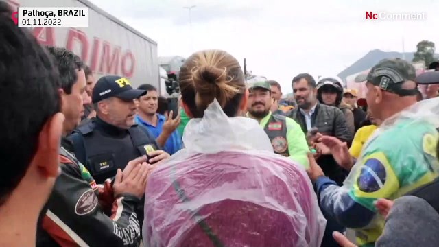 Polícia Rodoviária Federal trava bloqueios e multa camionistas pró-Bolsonaro