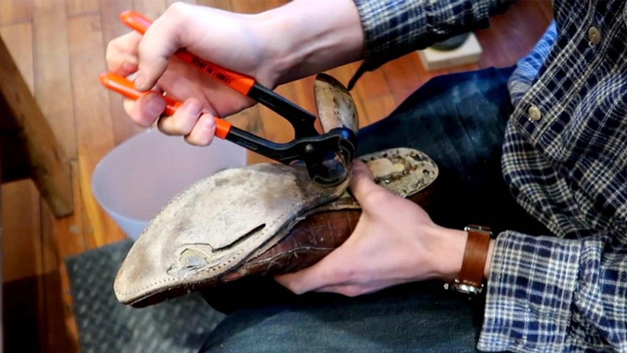 How professionals restore 5 different shoe soles