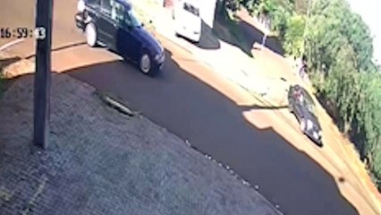 Veja o momento do acidente entre motocicleta e BMW no Bairro Brasmadeira