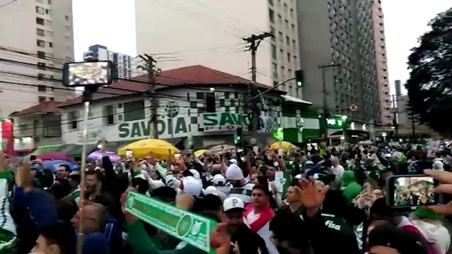 Torcida do Palmeiras solta o grito de campeão antes da bola rolar no Allianz Parque