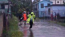 Huracán Lisa toca tierra en Belice y amenaza a una Centroamérica en alerta