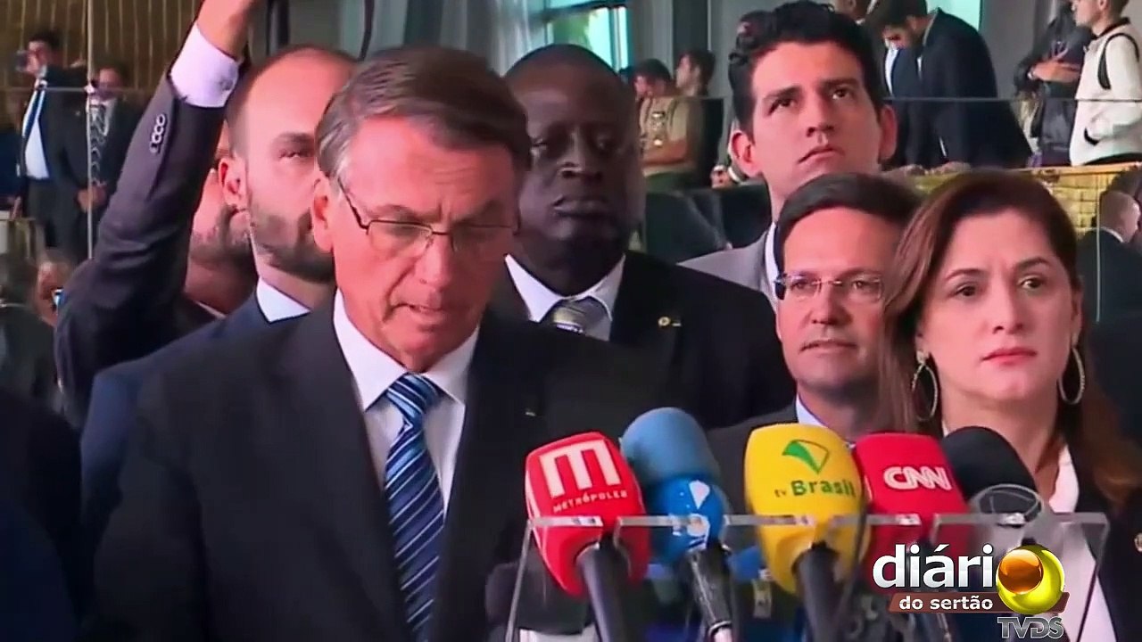Após dois dias em silêncio, Bolsonaro faz pronunciamento e afirma que vai cumprir Constituição