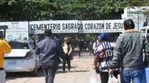 Bolivianos llenan las calles para despedir a las almas de los difuntos