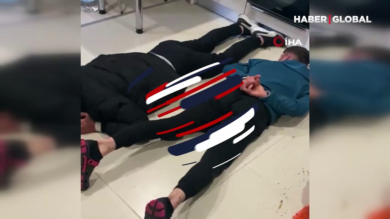 Polisler bile neye uğradığını şaşırdı! Evden lav silahı, kalaşnikof, suikast silahı ve el bombaları çıktı