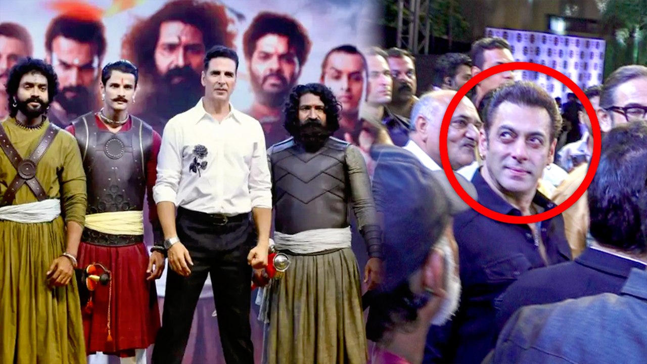 Salman Khan Mobbed At Akshay Kumar's Marathi Mo...