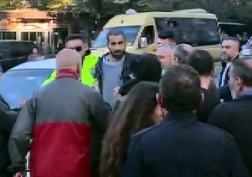 Avcılar'da Atatürk Anıtı'na baltayla saldırı: 1 kişi gözaltına alındı