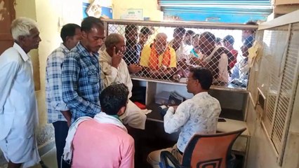 Video : खाद वितरण की सुचना मिलते ही उमड़ी किसानों भीड़