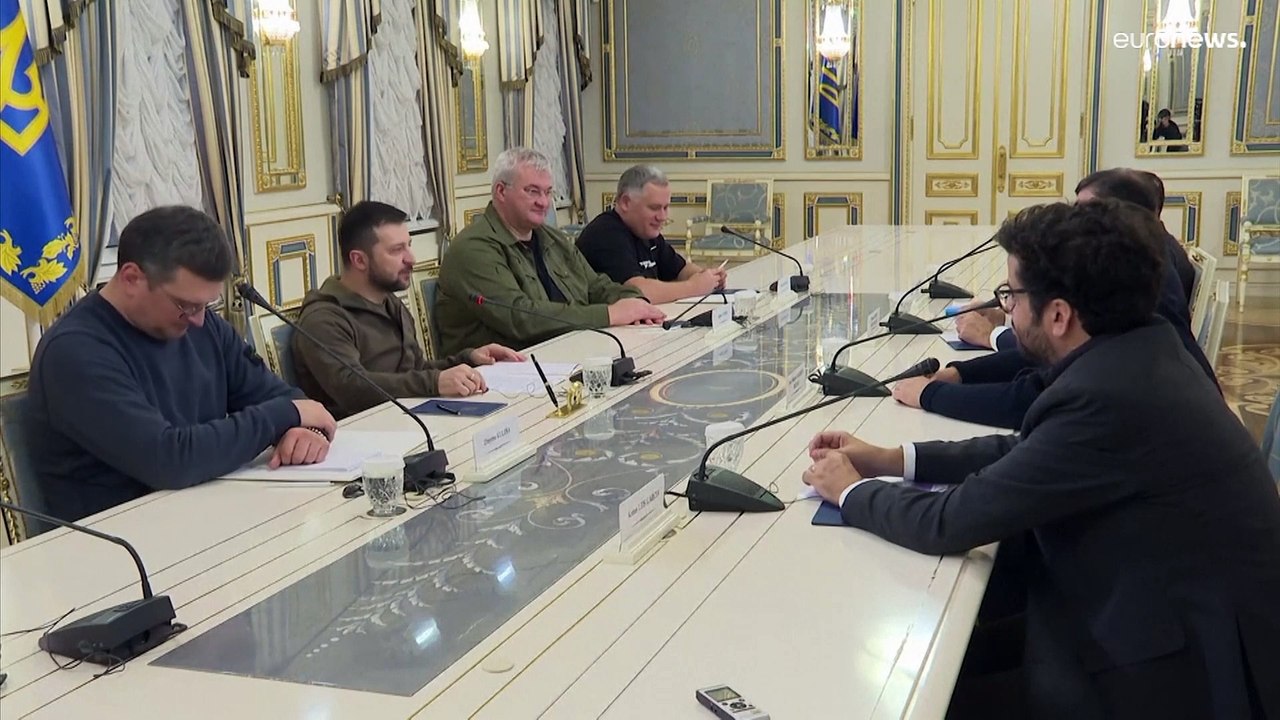 Zelenski pide a Albares más esfuerzos para que Ucrania entre en la UE y agradece la ayuda de España