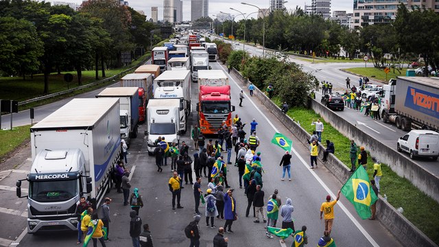 احتجاجات وقطع الطرق بعد فوز لولا دا سيلفا بالرئاسة في البرازيل
