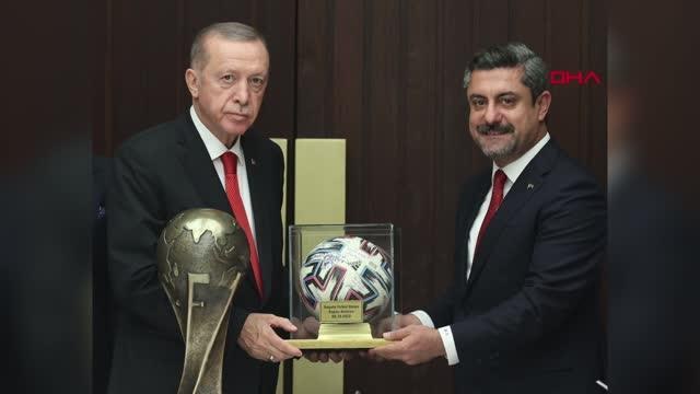 Cumhurbaşkanı Erdoğan, Türkiye Ampute Futbol Milli Takımı'nı kabul etti