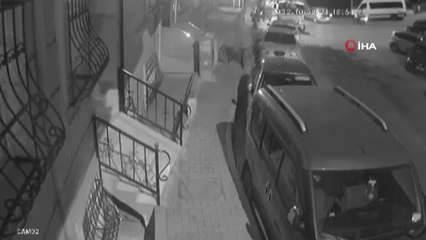 Gaziosmanpaşa'da 2 çocuğun zarar veren oyunu kamerada: 7 aracı boydan boya bıçakla çizdiler