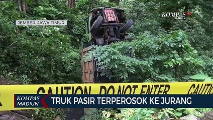 Truk Pasir Terperosok Ke Jurang