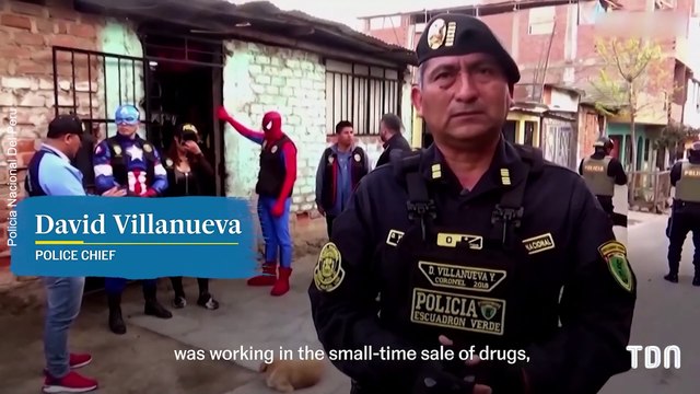 Des policiers habillés en Avengers arrêtent des trafiquants au Péru
