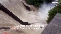 La presa del río Anchicayá, en Colombia, desbordada tras la crecida por las últimas lluvias en el país