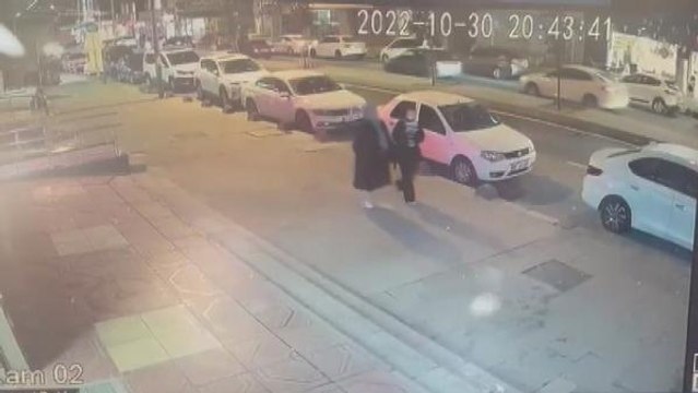ARNAVUTKÖY'DE KAPKAÇÇININ PEŞİNDEN KOŞARKEN KOLUNU KIRDI