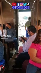 Insólito: Graban colisión entre un vehículo particular y un tren