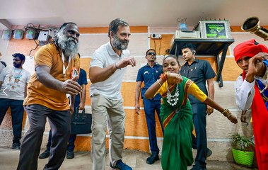 ধামসা মাদলের তালে পা মেলালেন কংগ্রেস নেতা রাহুল গান্ধী |OneIndia bengali